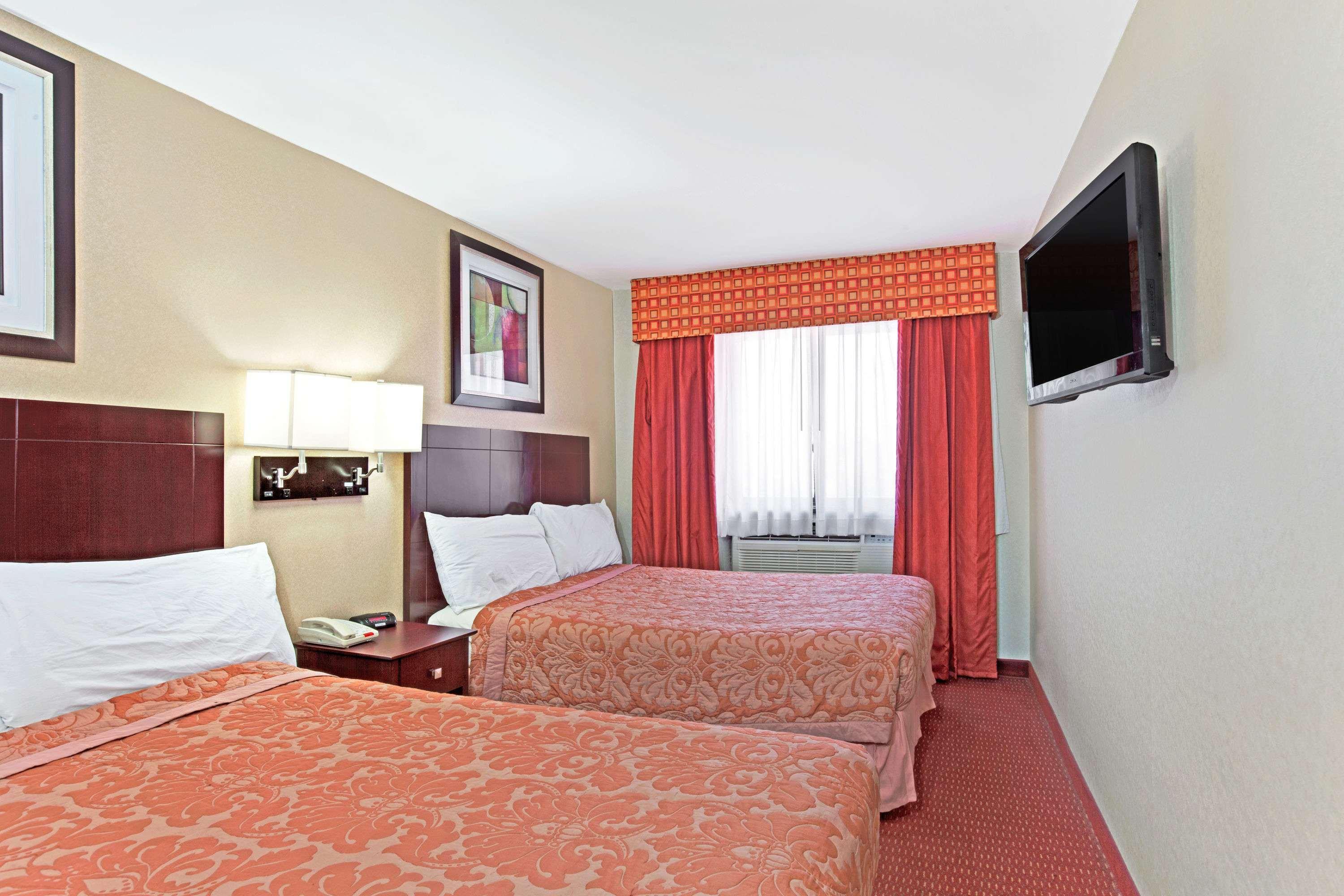 Super 8 By Wyndham Long Island City Lga Hotel Нью-Йорк Екстер'єр фото