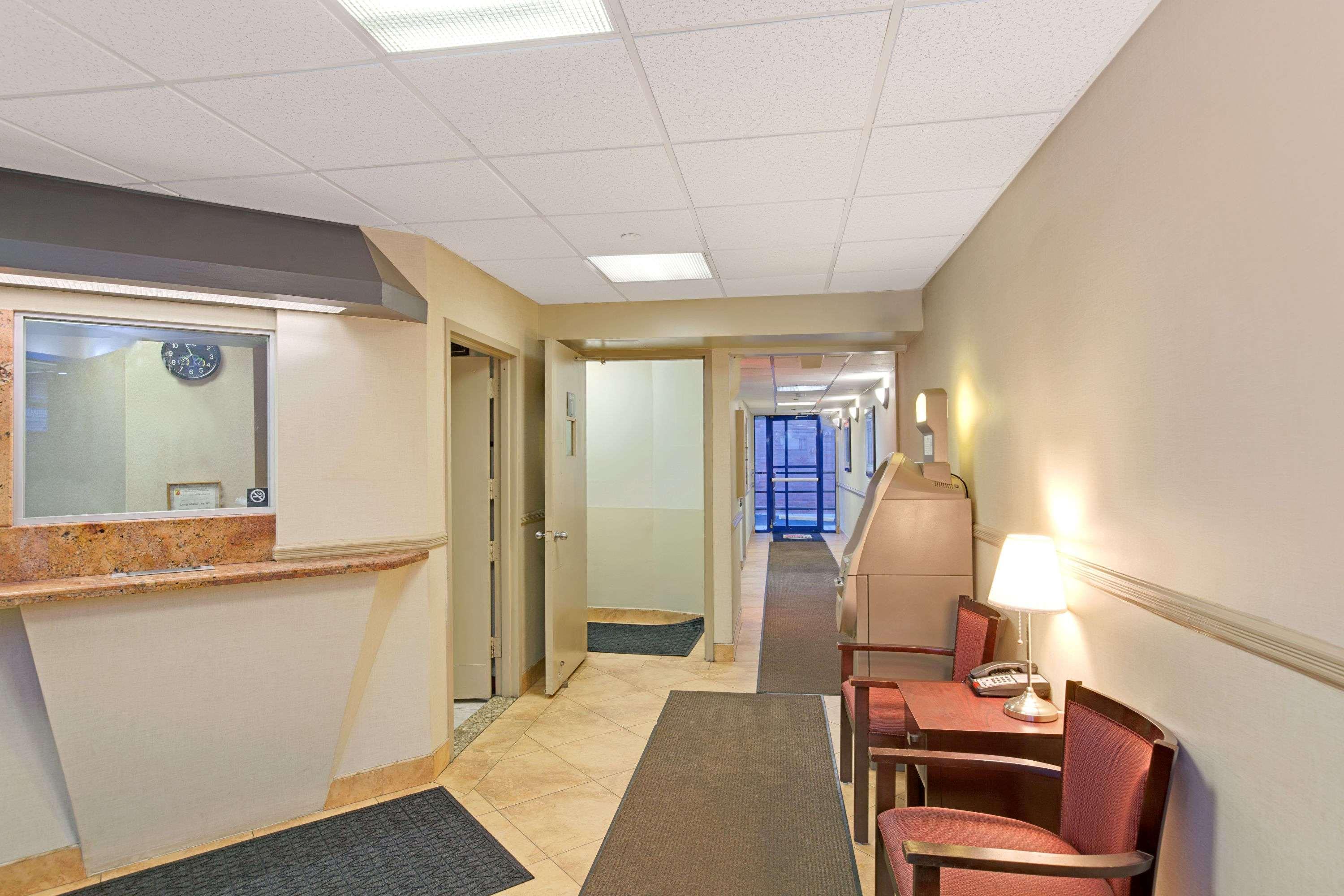 Super 8 By Wyndham Long Island City Lga Hotel Нью-Йорк Екстер'єр фото