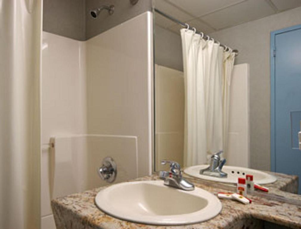 Super 8 By Wyndham Long Island City Lga Hotel Нью-Йорк Номер фото